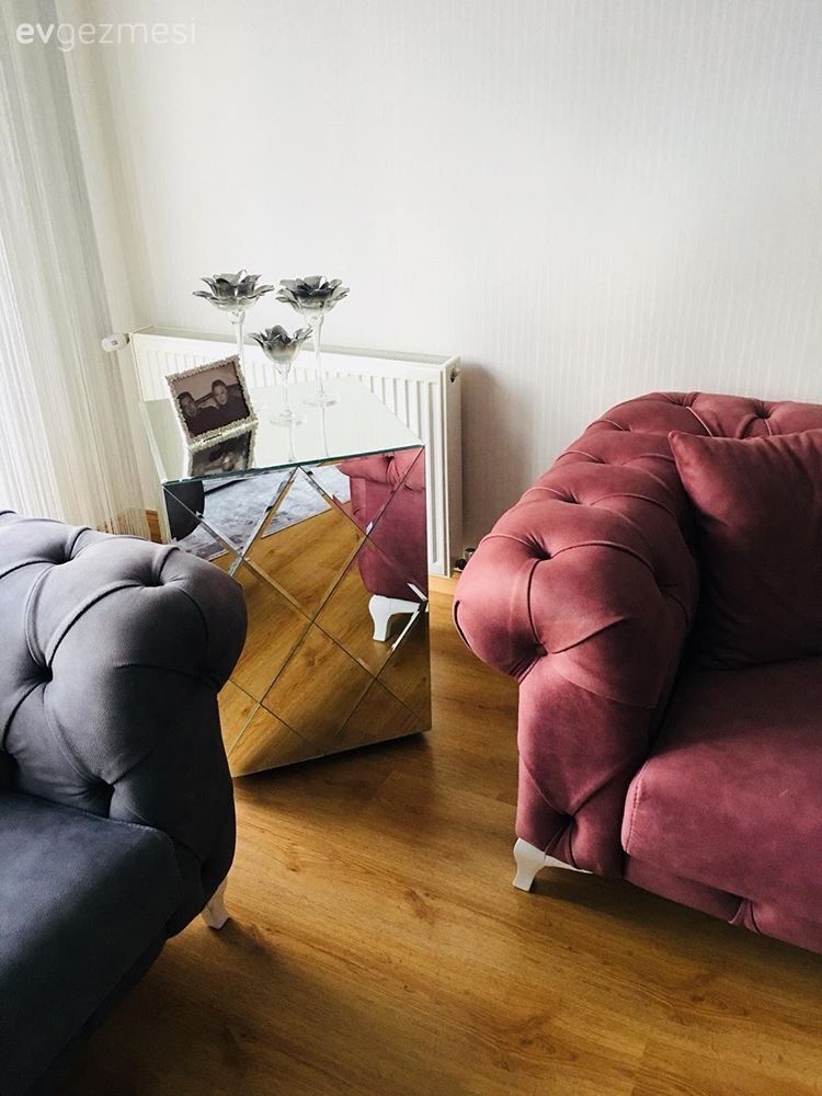 Işıltıların şıklık kattığı, tablo gibi seyretmelik değil, keyifle yaşamalık bir ev. Pelin hanımın dekoru..