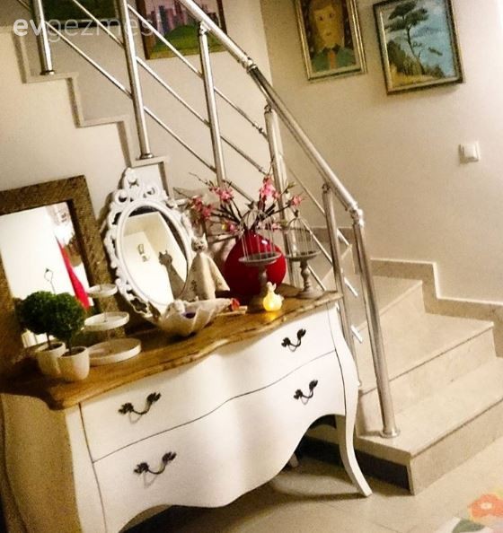 Nurhan hanımın şık ve sıcak evinden yepyeni kareler..