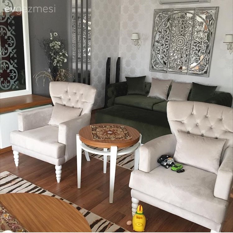 Berjer, Beyaz, Duvar dekorasyonu, Salon, Sehpa, Yeşil