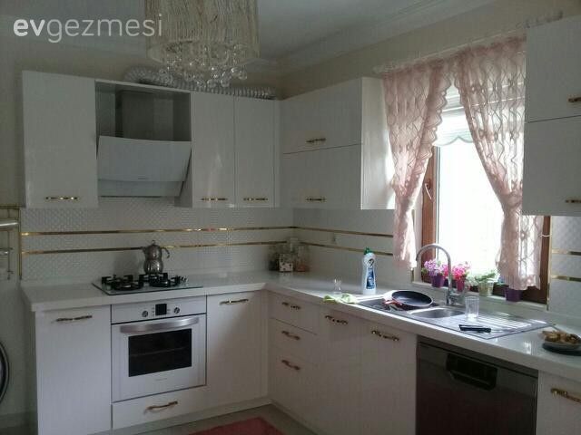 Renkli aksesuarlar ile cıvıl cıvıl. Zehra hanımın mutfağı.