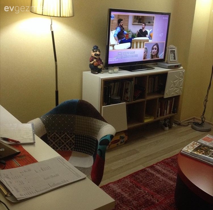 Banu hanımın aksesuarlarla klasik bir havaya bürünen göz alıcı evi..