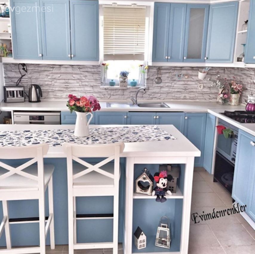 Özge Hanım'ın Pastel Mavi ve Pembeli Renkli Mutfağı