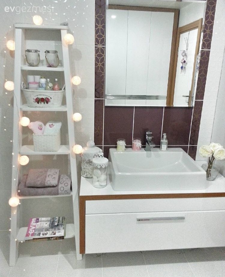 Şenay hanımın aksesuarlarla kişiselleşen, keyifli evi..