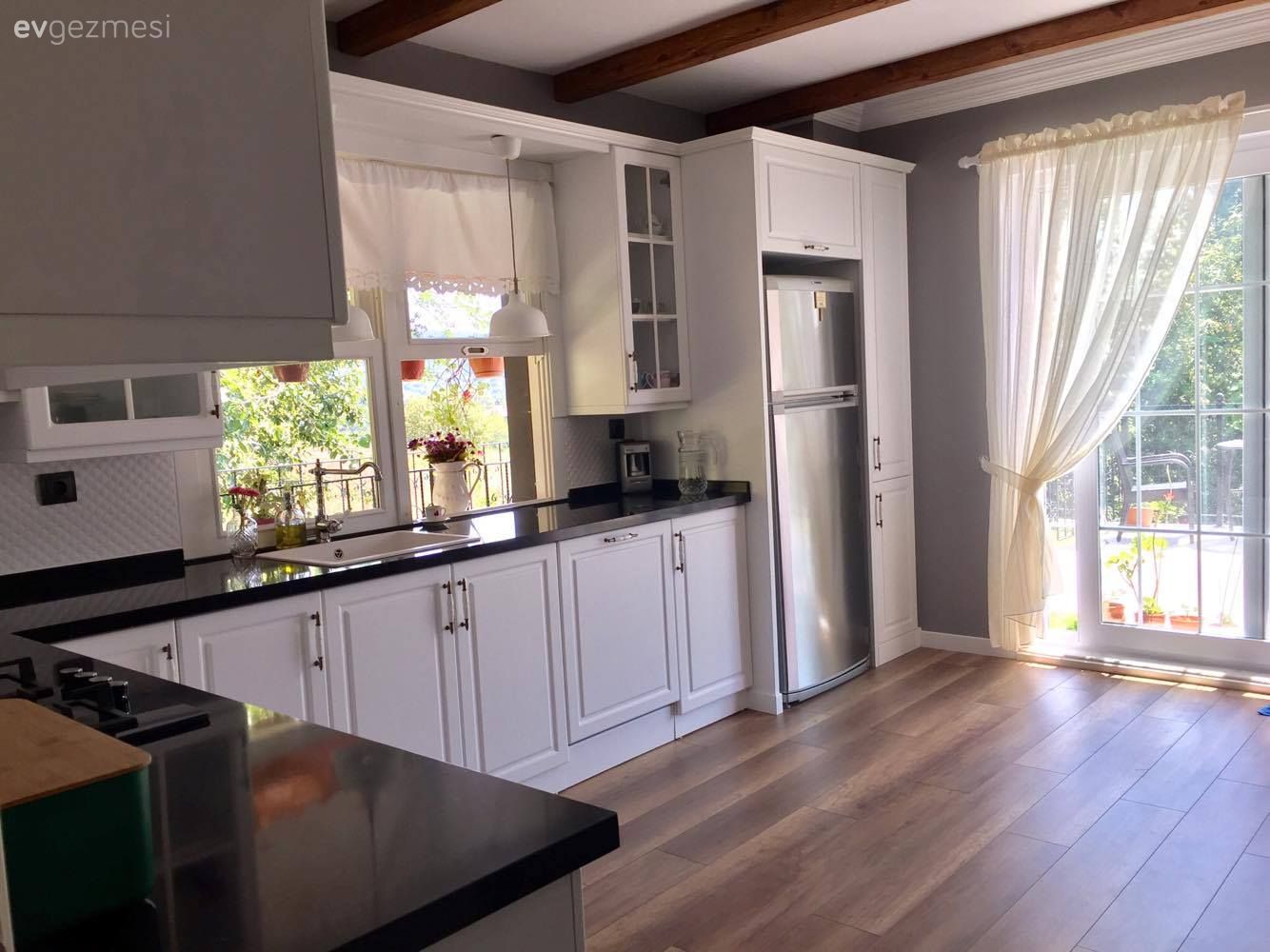 Bol ışıklı, doğal ve zarif. Şükran hanımın mutfağı..