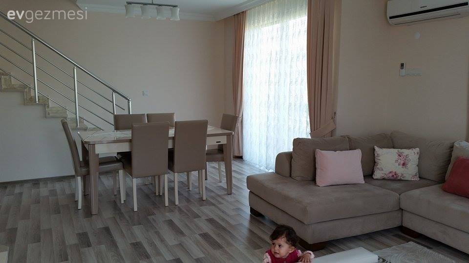 Esra hanımın narin ve samimi bir hava yakaladığı evi..