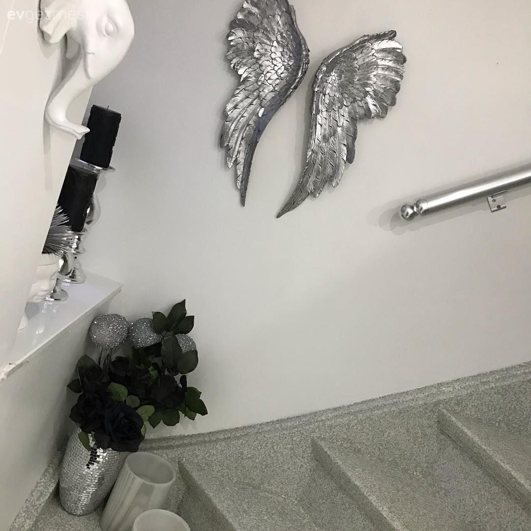 Hol, Duvar dekorasyonu