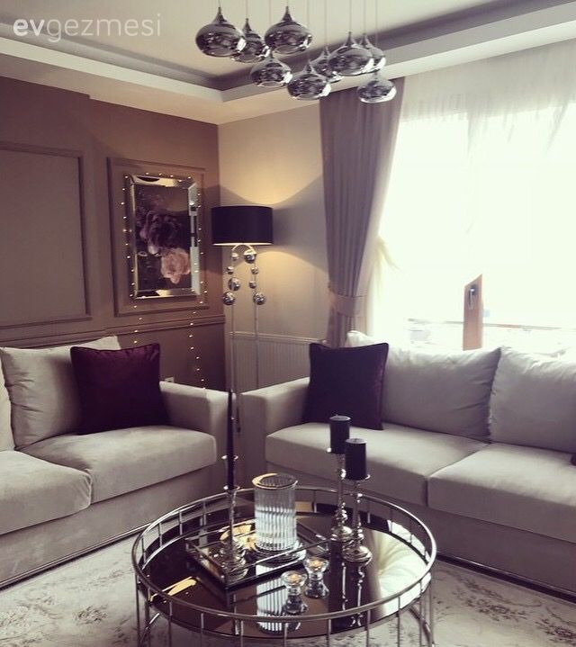 Asil Renkler ve Metalik Detaylar Bu Eve Göz alıcı Bir His Katıyor