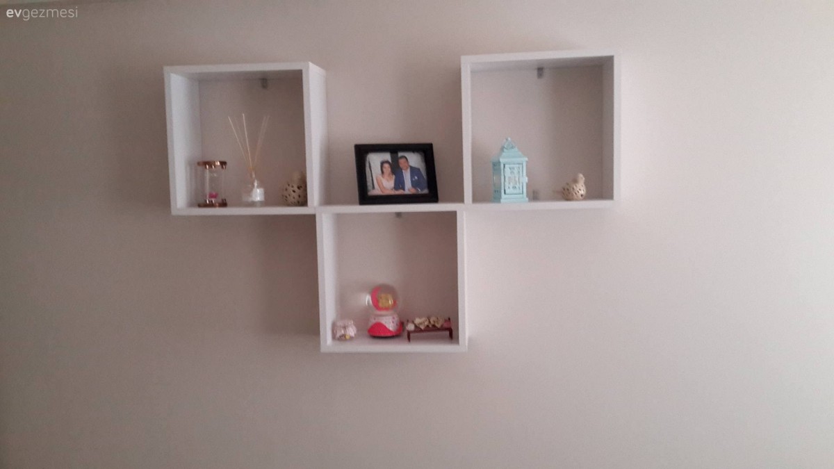 Oturma Odası, Duvar rafı