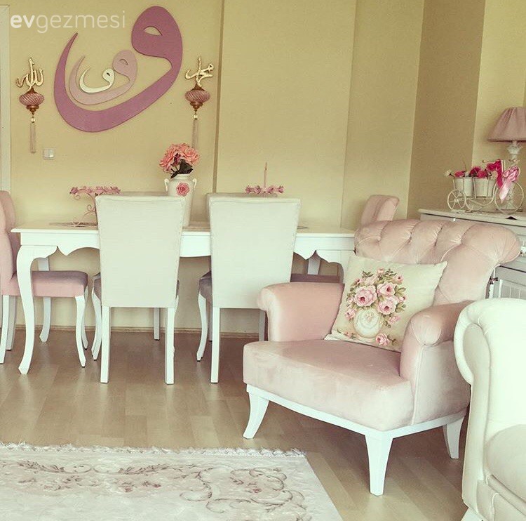 Berjer, Pembe, Yemek Odası