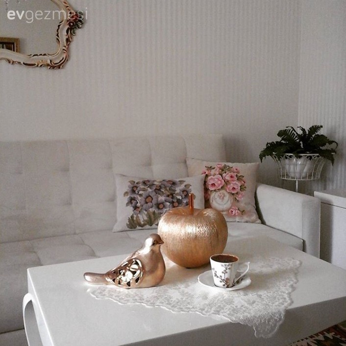 Pastel tonlar, klasik stile eşlik eden şık detaylar. Müveddet hanımın harika dekorasyonu..