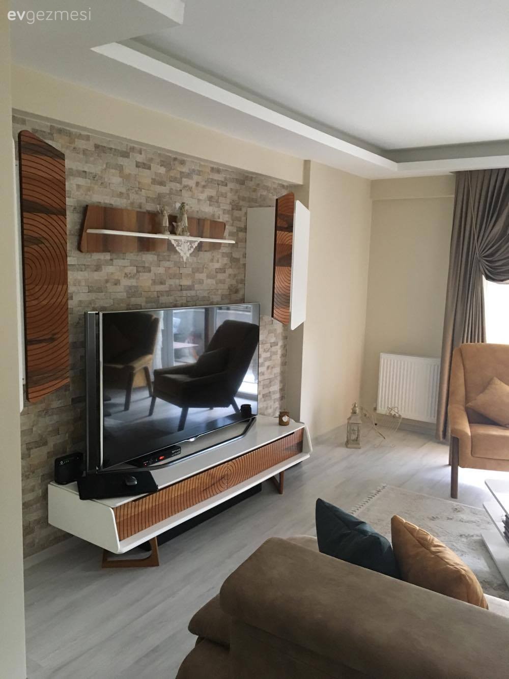 Salon, Sarı, Taş duvar, Tv ünitesi