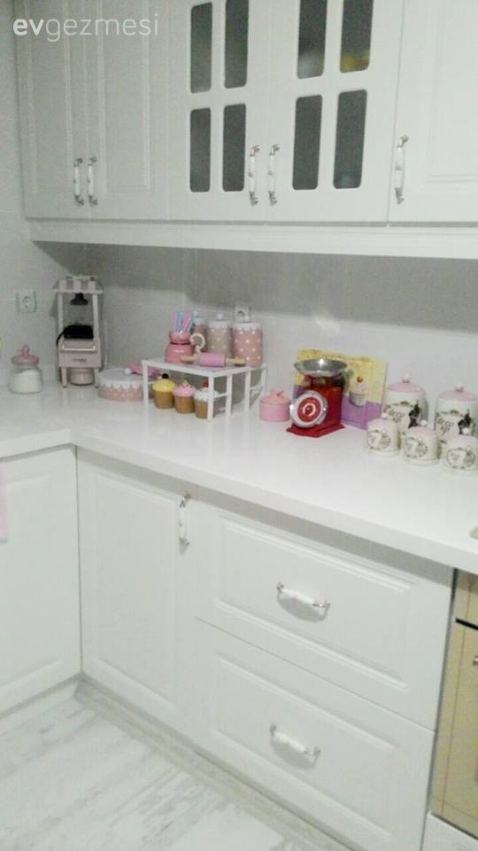 Selin hanımın yeni yapılan country stil mutfağı.