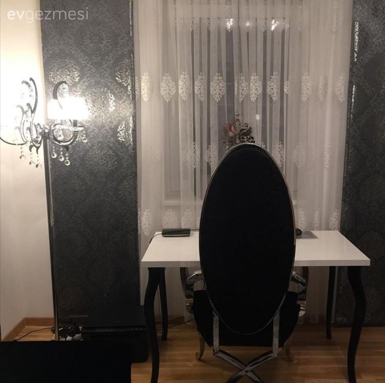 Seval hanımın siyah-beyaz filtreden çıkmış gibi, şık ve konforlu evi