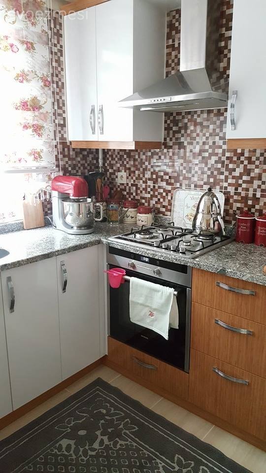 Esengül hanımın küçük alanda ferahlığı yakaladığı, tatlı evi..