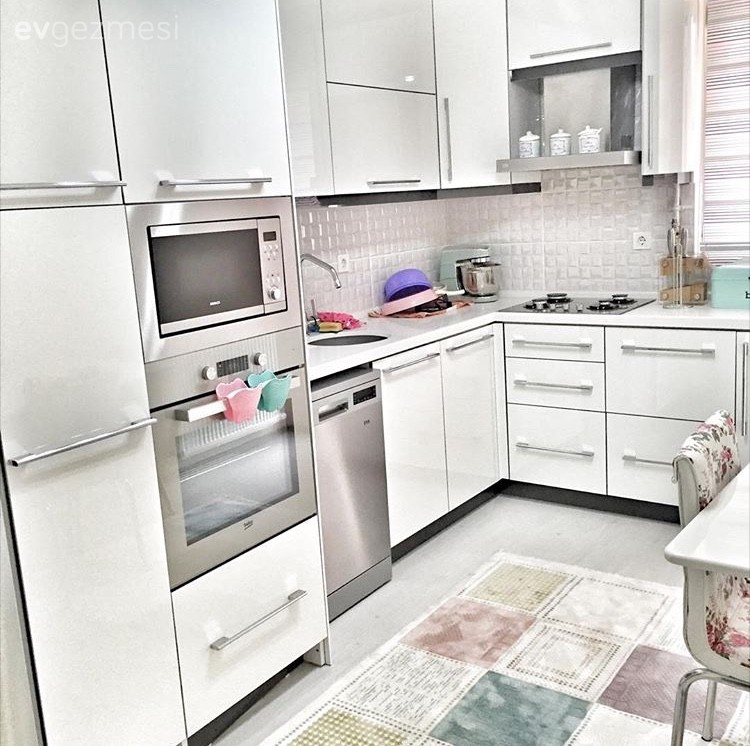 Fatma hanımın kendi gibi renkli ve zarif evi..