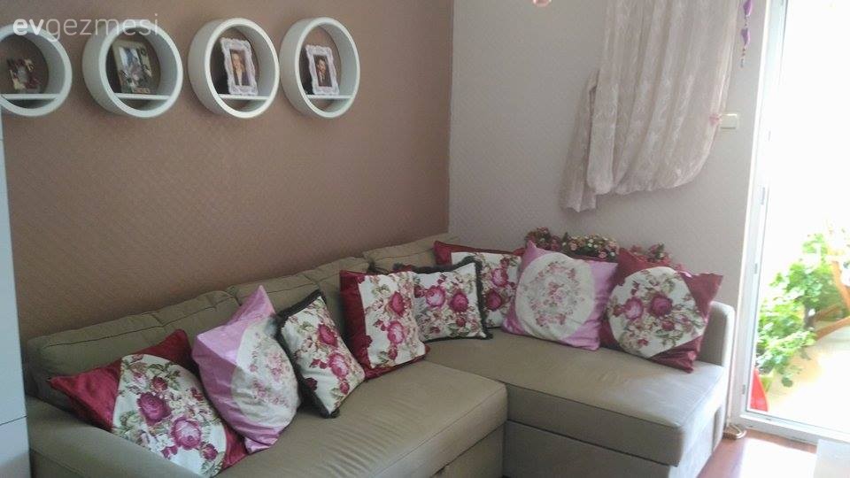 Nilgün hanımın her köşesini değerlendirdiği klasik stil evi..