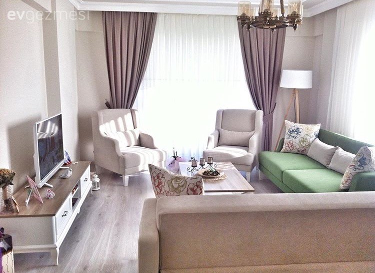 Toprak renklerde, naturel ve zarif bir salon..