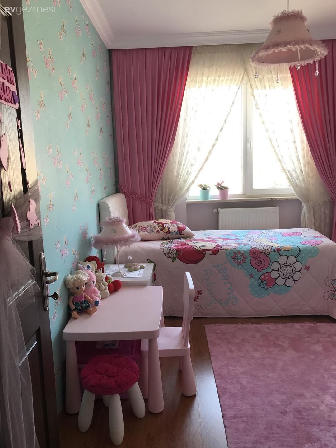 Eskinin ve yeninin tam arasında bir zamanda. Zeynep hanımın evi..