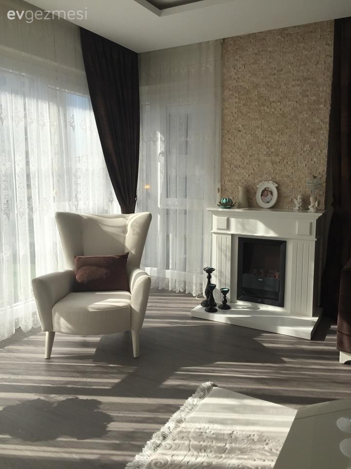 Derya hanımın kahve ve beyazla, aydınlık ve sıcak evi..