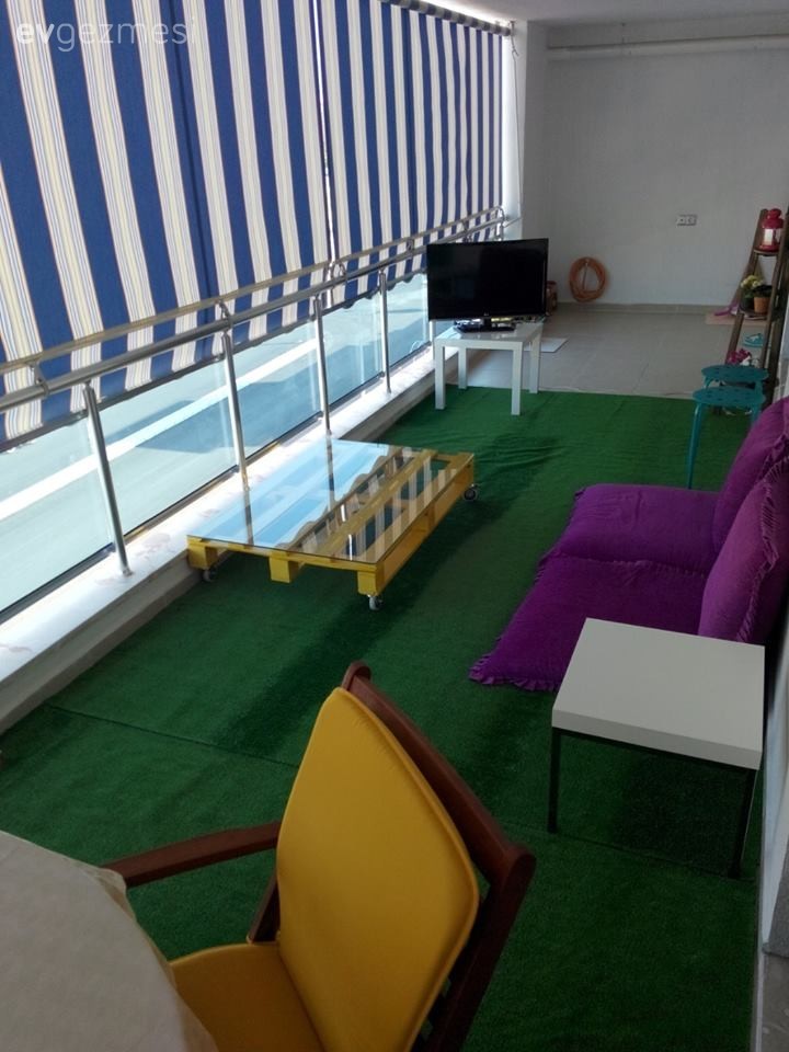 Mustafa Bey'in cıvıl cıvıl balkonu