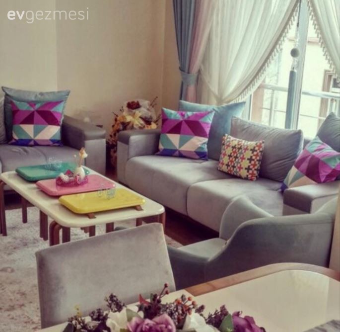 Halı, Mavi, Mor, Orta sehpa, Salon, Kırlent