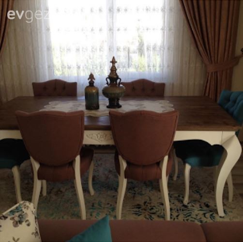 Merve hanım kahve ve mavi ile samimi ve zarif evi..