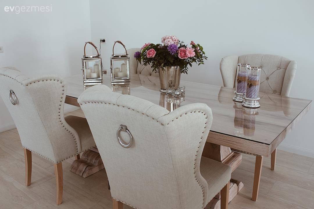 Vazo, Gümüş, Çiçekler, Krem, Yemek Odası, Ahşap masa, Ahşap Mobilya