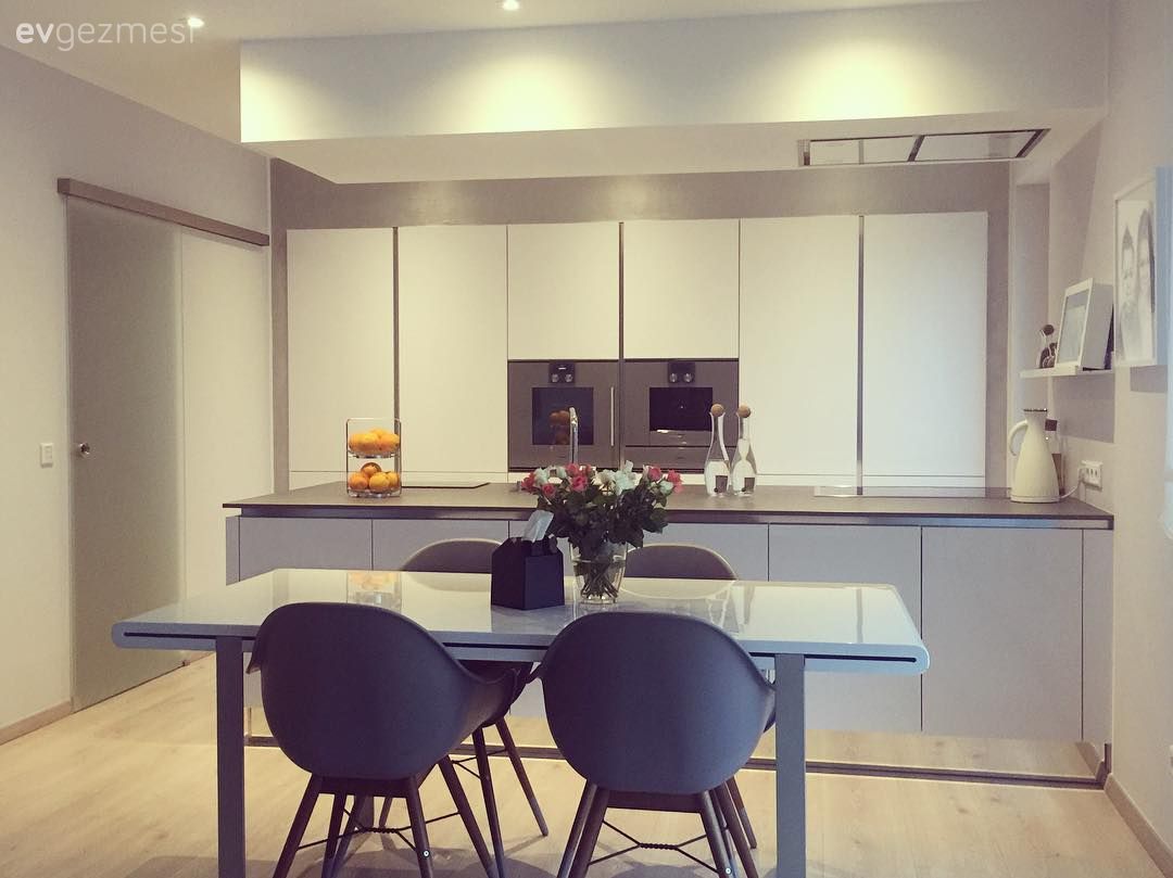 Mutfak, Beyaz mutfak, Mutfak masası, Davlumbaz, Mutfak yarım adası, Gri, Modern mutfak