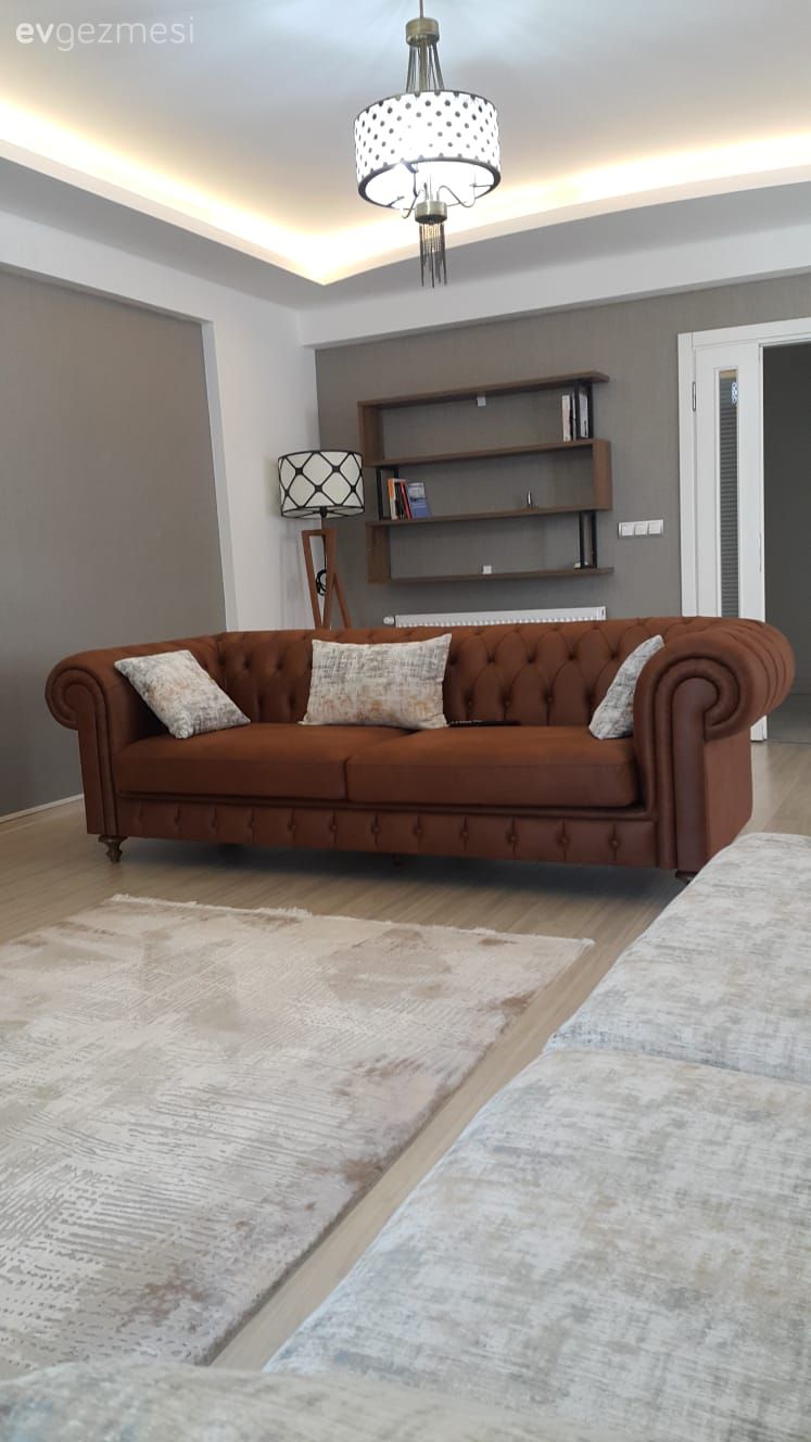 Asma tavan, Turuncu, Kitaplık, Lambader, Avize, Halı, Vivense.com