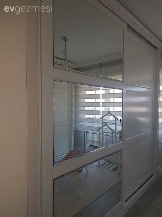 İç mimar Merve Kaya Düdükçü'nün tasarımı yatak odası ve giyinme odası.