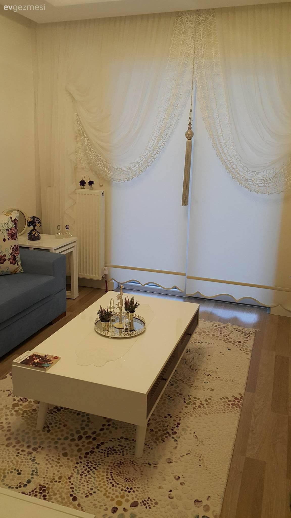 Mavi, Orta sehpa, Oturma Odası, Perde