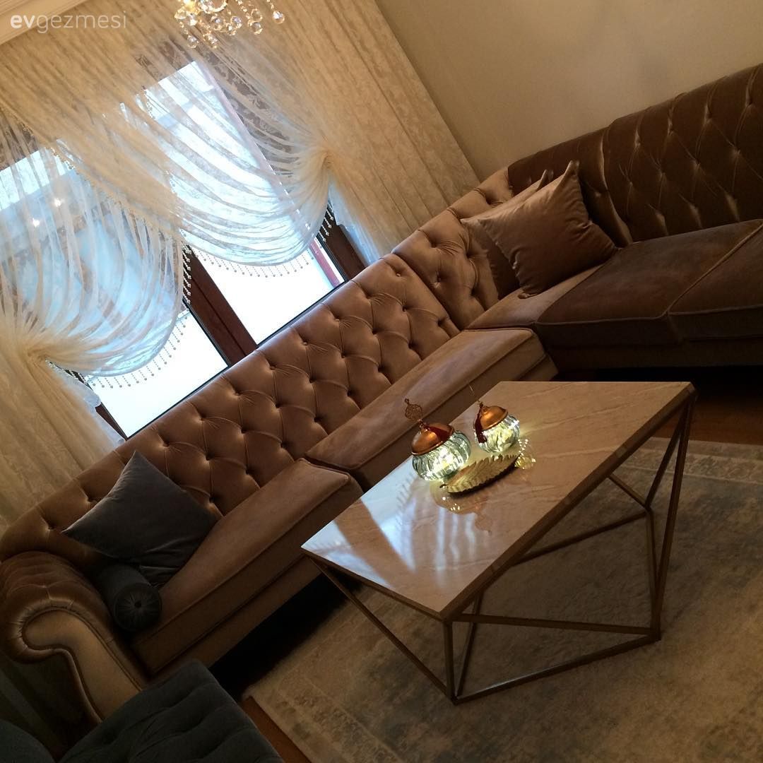 Oturma Odası, Köşe koltuk, Kruvaze perde, Orta sehpa, Halı, Chesterfield, Perde, Tül perde