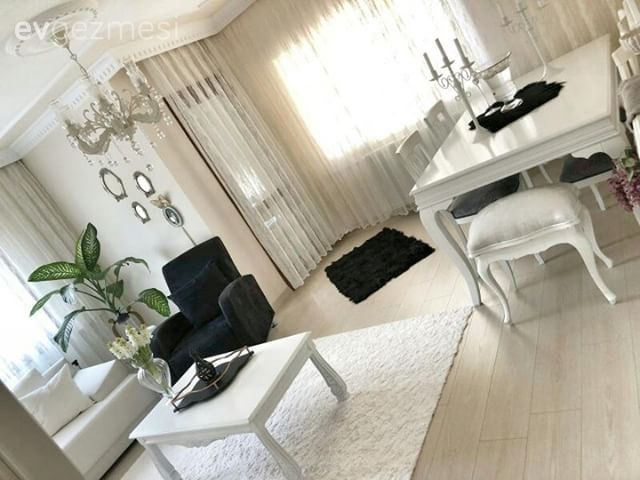 Nostaljik detaylar, el emeği dokunuşlar. Gül hanımın siyah, beyaz evi..