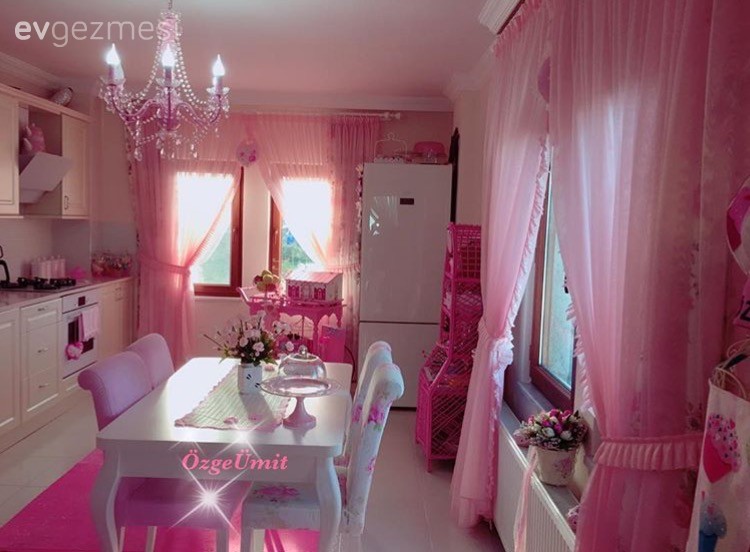 Pembe detaylarla şeker gibi: Özge hanımın evi..
