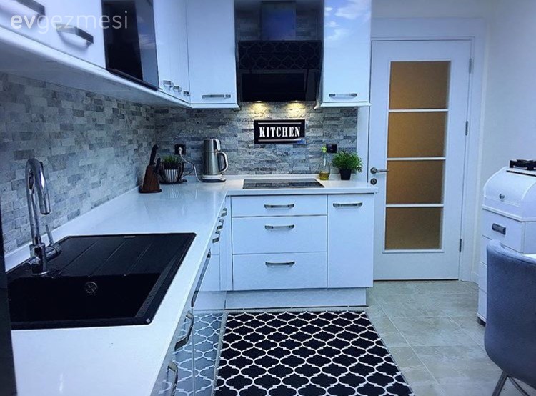 Beyaz mutfak, Halı, Modern mutfak, Mutfak, Tezgah arası seramik