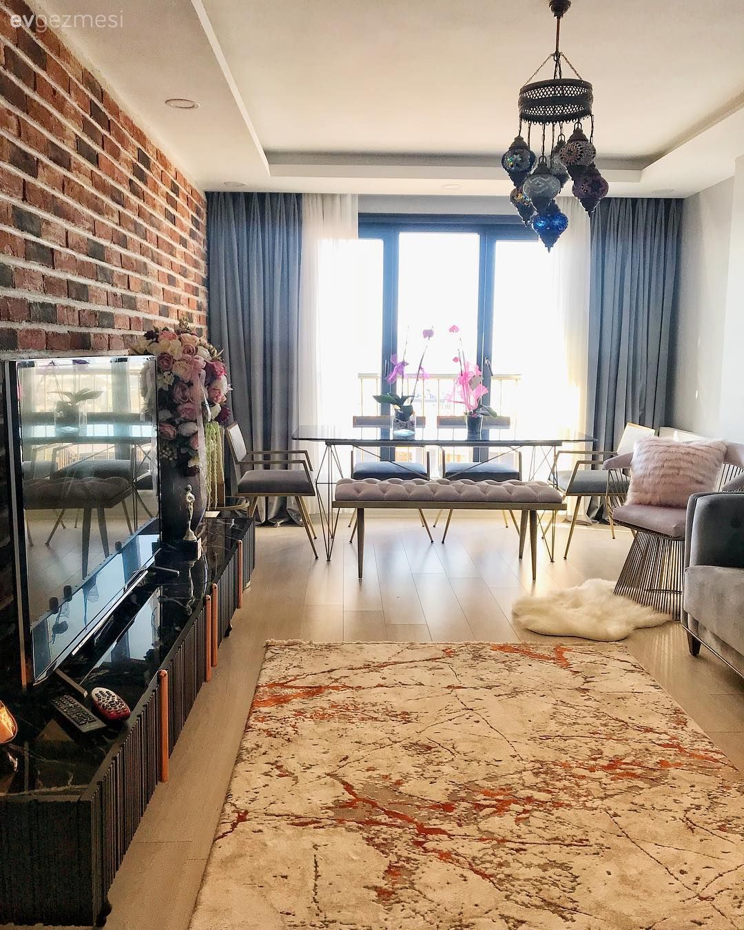 Salon, Avize, Salon avizesi, Asma tavan, Halı, Gri ve pembe dekorasyon, Yemek Odası, Tv ünitesi