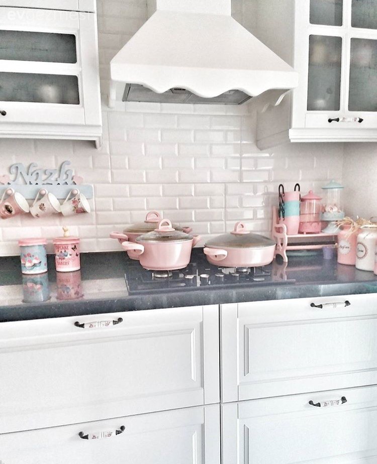 Nazlı hanımın country esintili, zarif ve renkli evi..