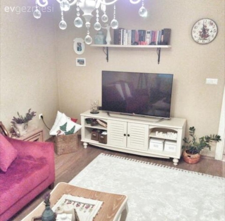 Duvar dekorasyonu, Halı, Orta sehpa, Salon, Tv ünitesi