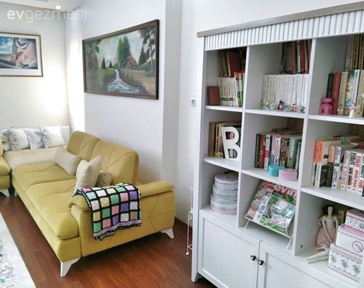 Tuba hanımın renkli ve dinamik oturma odası..