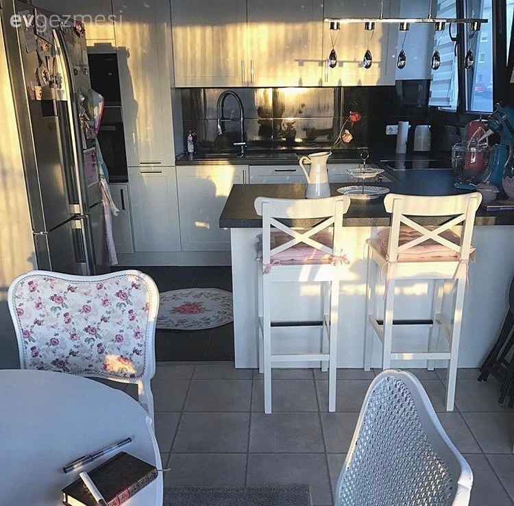 Zarif dokunuşlarla iç açıcı bir dekor: Meltem hanımın mutfağı..