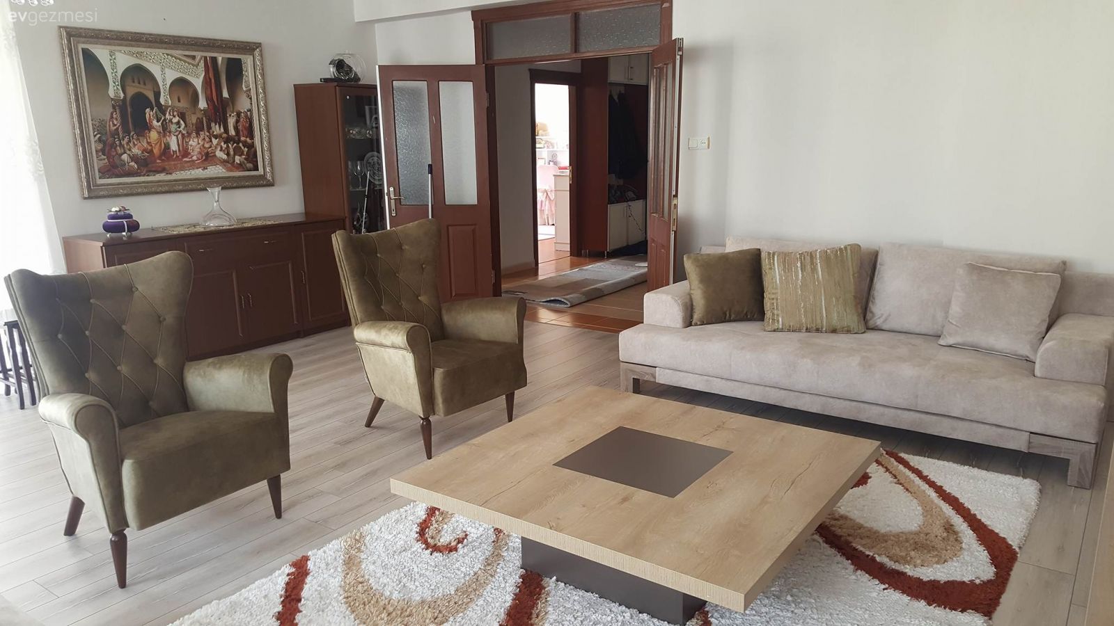 Yeni gelen mobilyalarla beraber salonu nasıl düzenlemeli? Fikirleri bekleriz!