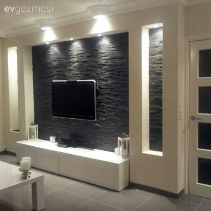 Siyah-beyaz filtrelerden çıkmış gibi, modern ve göz alıcı bir ev..