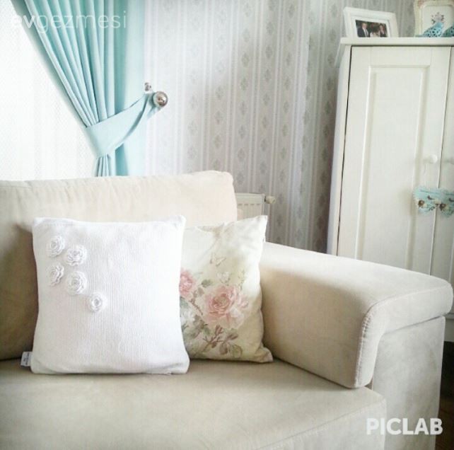 Ayten hanımın pastel renklerin etkisinde rahat ve romantik evi..