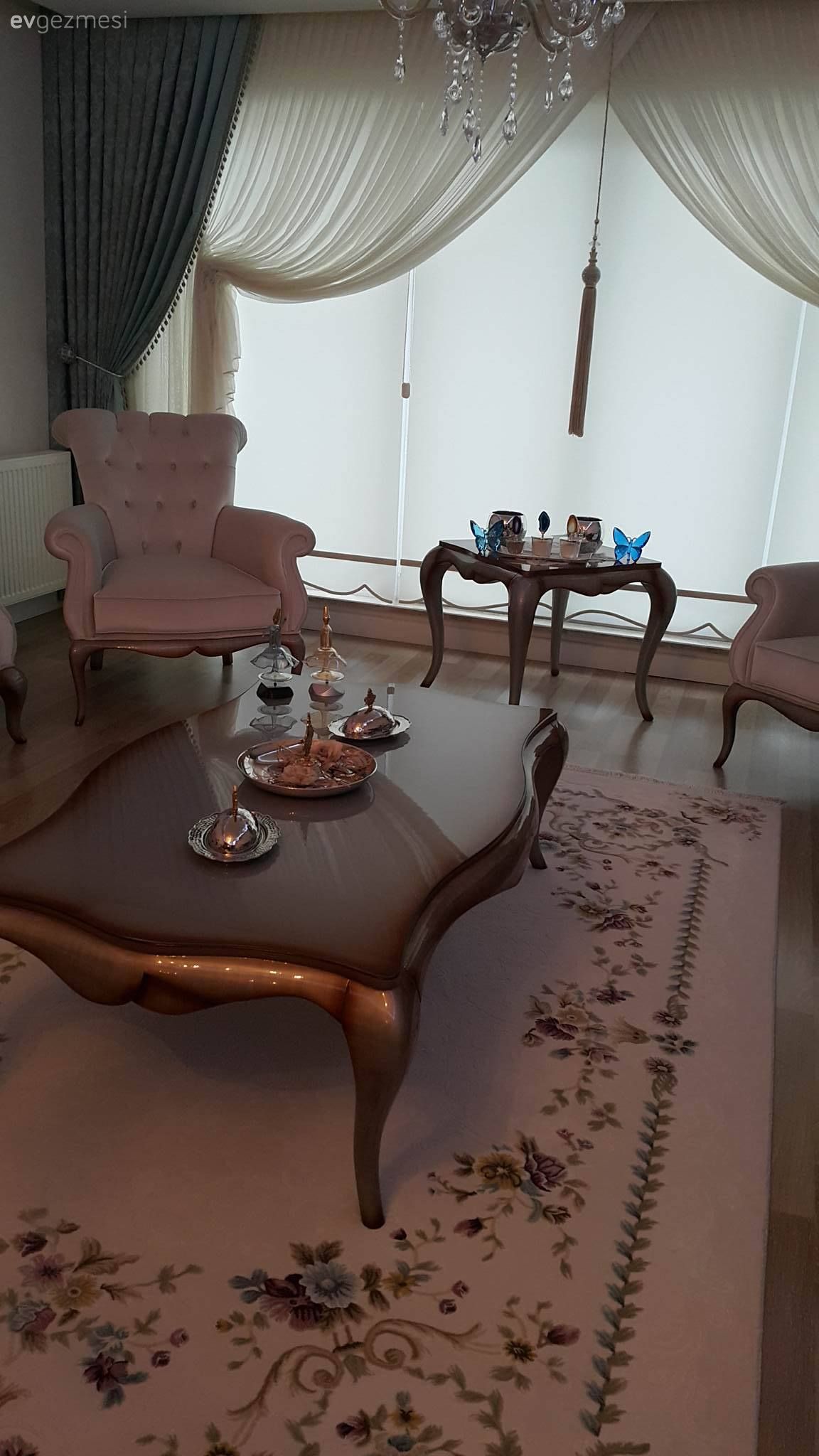 Berjer, Dekoratif Objeler, Fon perde, Orta sehpa, Perde, Salon