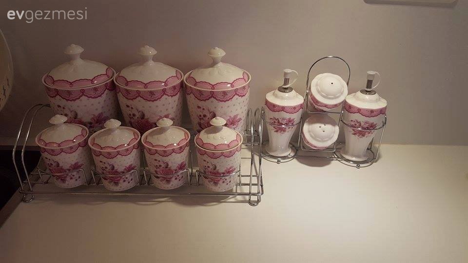 Nazlı Hanım'ın beyaz ve pembe mutfağı