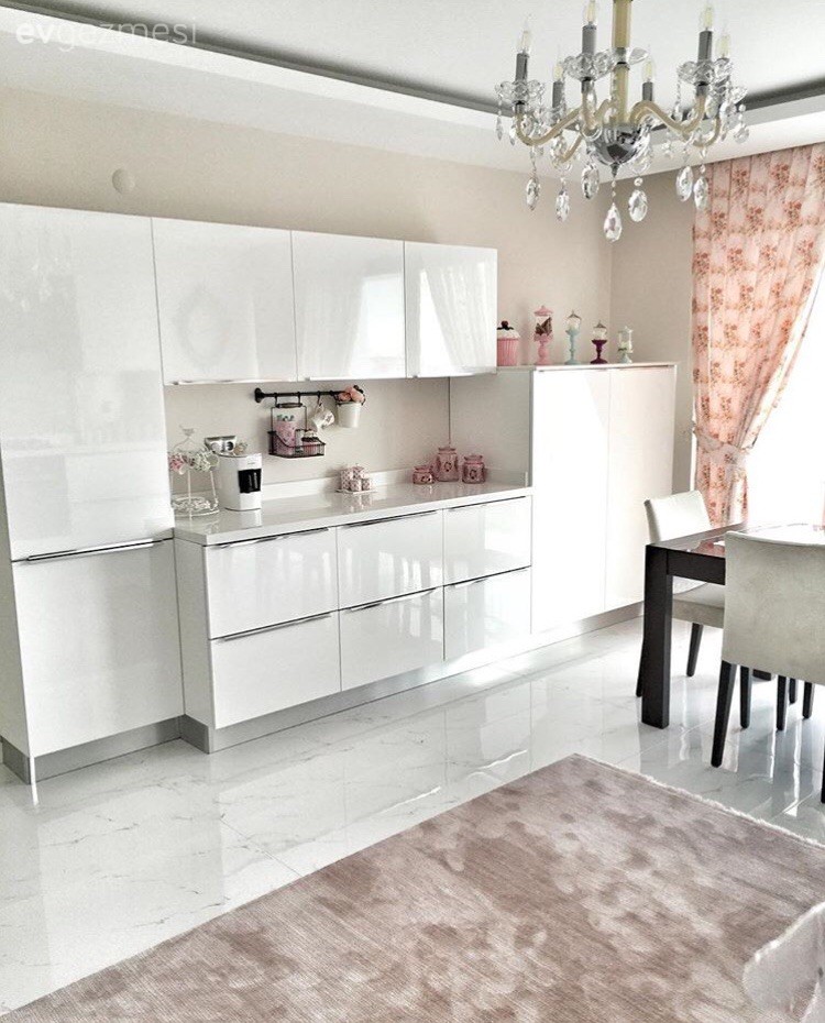 Beyaz mutfak, Halı, Mutfak, Perde