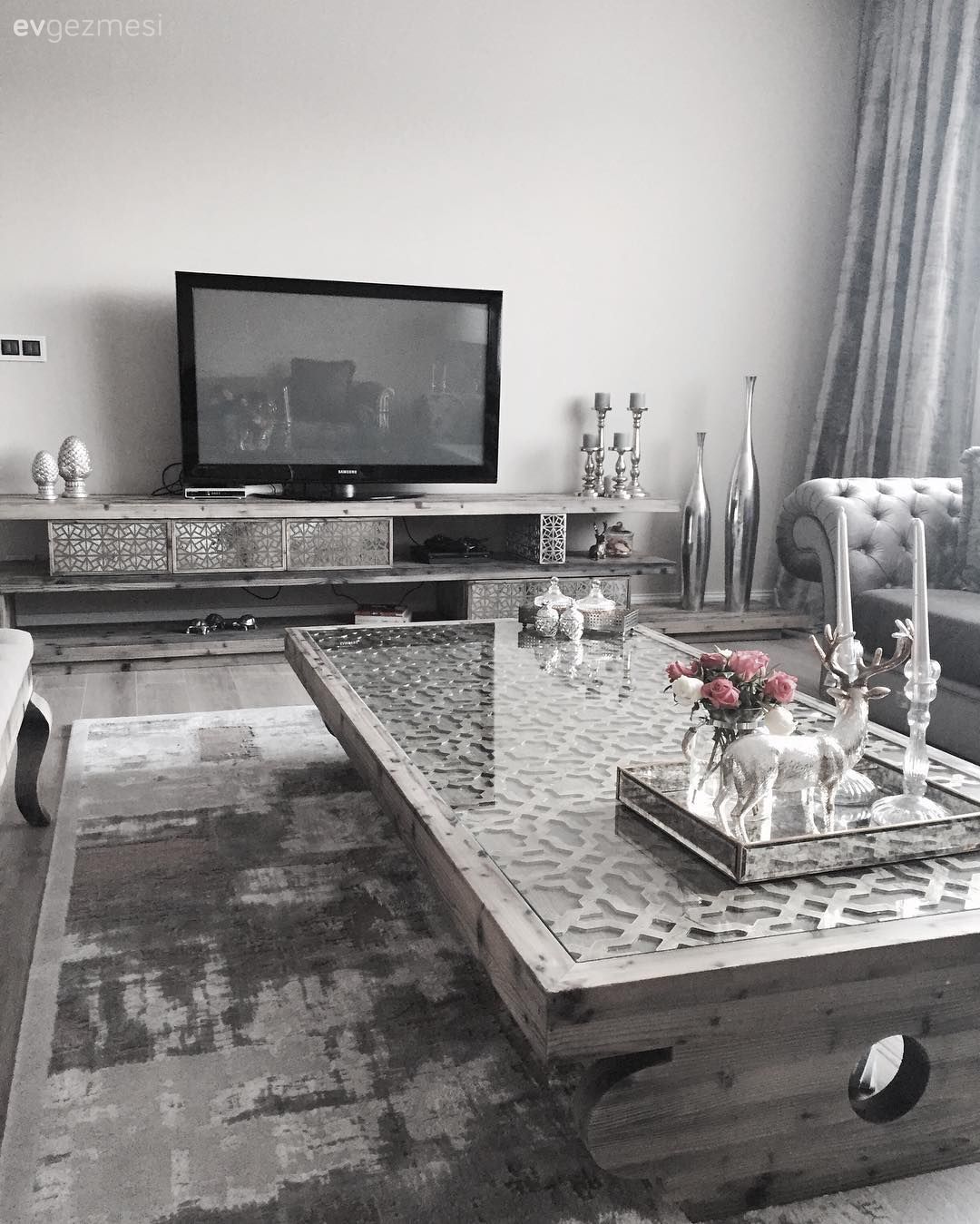 Tv ünitesi, Orta sehpa, Halı, Mumluk, Şamdan, Salon, Gri, Klasik, Sehpa üstü aksesuarı