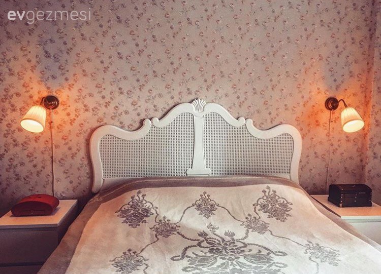 Rustik stilden etkilenilmiş, sıradanlıktan uzak, renkli bir ev..