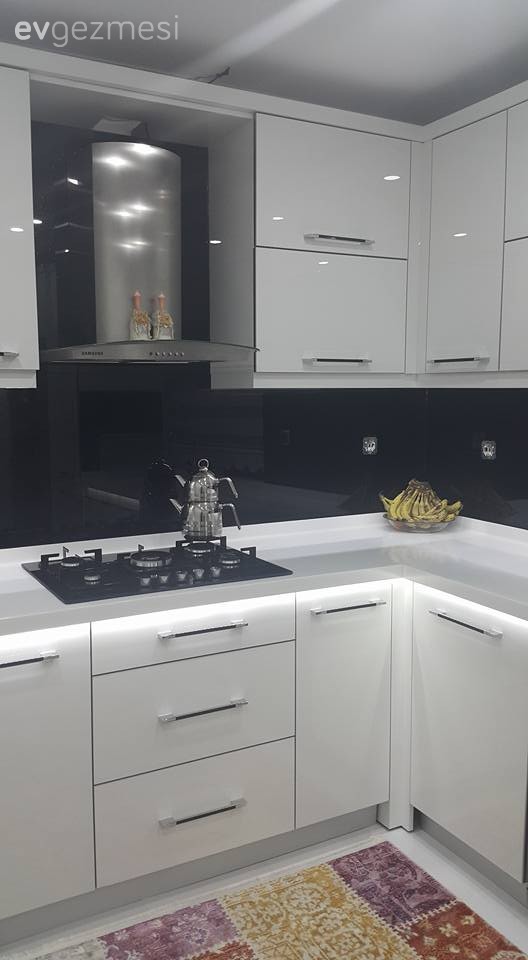 Fatıma hanımın tadilat sonrası kullanışlı ve modern olan mutfağı..