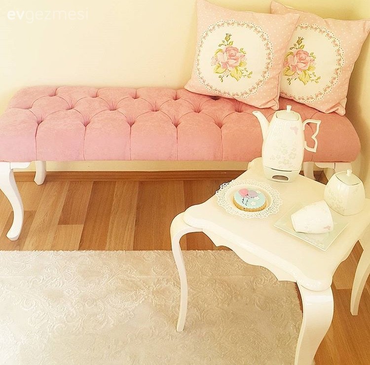 Bank, Pembe, Kırlent